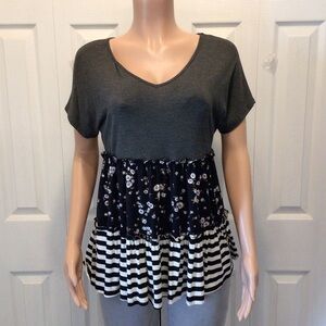 Adara Womens Contrast Print Tiered Short Sleeve Tunic Top Size Small